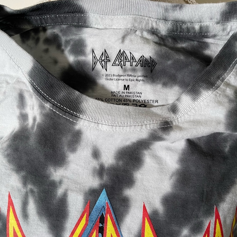 DefLeppard Band Graphic TeeShirt  size M - Picture 8 of 9